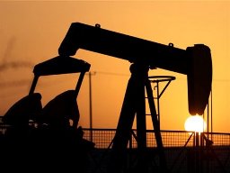 IEA dự báo dư thừa dầu thô toàn cầu năm 2014