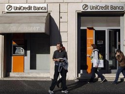 2 ngân hàng lớn nhất Italia bị hạ xếp hạng tín nhiệm
