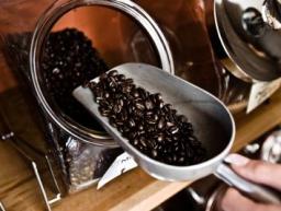 ICO: Xuất khẩu cà phê thế giới tháng 6 giảm do nông dân Việt Nam găm hàng