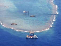 Nhật Bản xây cảng để ngăn Trung Quốc chiếm đảo