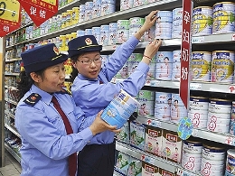 Trung Quốc phạt 6 công ty sữa thao túng giá