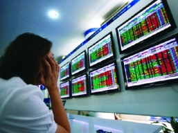 Thị trường bất ngờ khởi sắc, VN-Index tăng gần 6 điểm