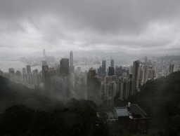 Trung Quốc cảnh báo bão Utor ở mức nguy hiểm nhất