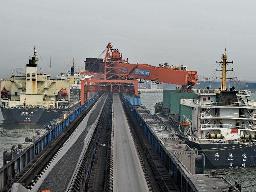 Sản lượng và xuất khẩu than Trung Quốc giảm trong 7 tháng đầu năm