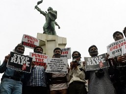 Ấn Độ lại chấn động vì vụ hiếp dâm tập thể một nhà báo