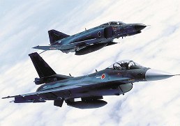 Chiến đấu cơ Nhật Bản bám theo máy bay Nga