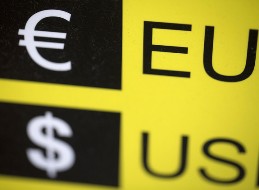 Euro sát mốc cao nhất 7 tháng so với USD nhờ chiến thắng của bà Merkel