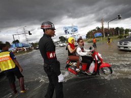 Lũ lụt nhấn chìm Thái Lan