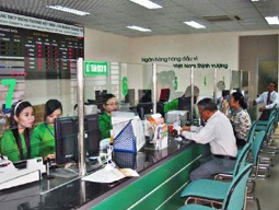 Vietcombank bất ngờ tăng 50 đồng giá bán ra USD