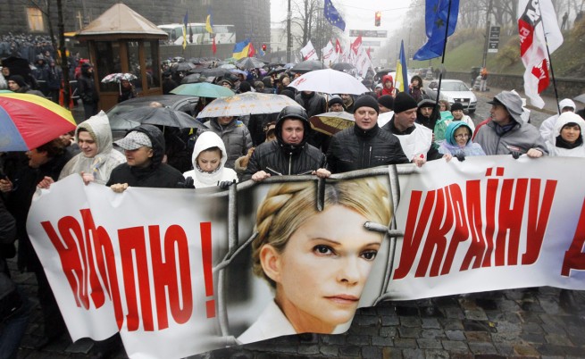 Tymoshenko tuyệt thực khi Ukraine sôi sục bỏ Tây tiến