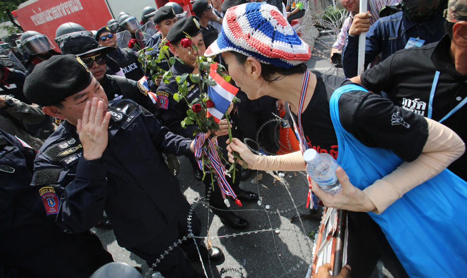 Chùm ảnh biểu tình chống chính phủ, chiếm các Bộ ở Thái Lan