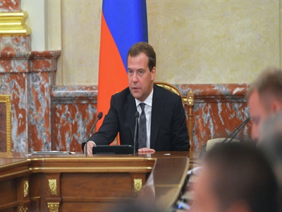 Thủ tướng Nga Medvedev nói Ukraine nên trả lại 11 tỉ USD
