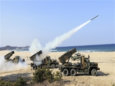 Triều Tiên lại phóng thêm 30 quả tên lửa tầm ngắn
