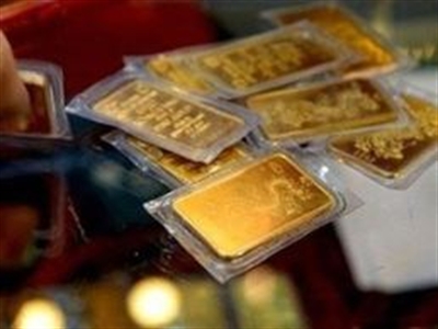 Giá vàng giảm tiếp, cao hơn giá thế giới 2,4 triệu đồng/lượng