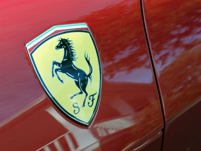 Cận cảnh lái một chiếc Ferrari 316 nghìn đô
