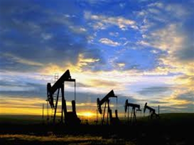 Giá dầu giảm trước lệnh trừng phạt mới của phương Tây