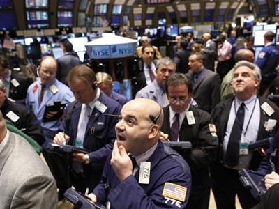 Dow Jones tăng kỷ lục do Fed tiếp tục cắt giảm kích thích