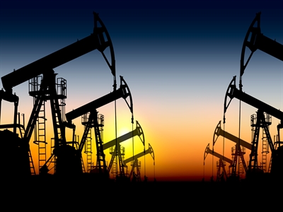 Giá dầu giảm do nguồn cung tăng, euro giảm giá
