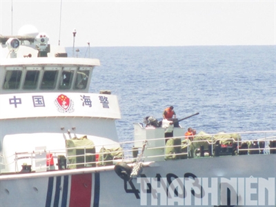 Chùm ảnh mới nhất về hành động hung hăng của tàu Trung Quốc quanh giàn khoan HD-981