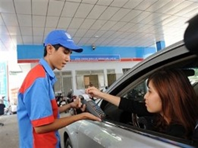 PVOil, Saigon Petro tăng giá bán xăng dầu vượt trần
