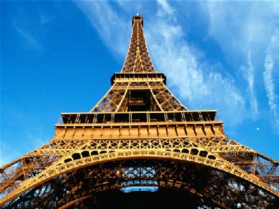 Không có việc triệu phú gốc Việt mua tháp Eiffel