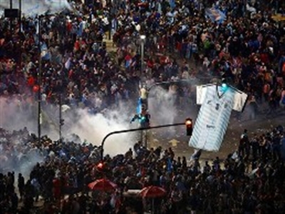 Argentina bùng phát bạo loạn sau thua trận chung kết World Cup