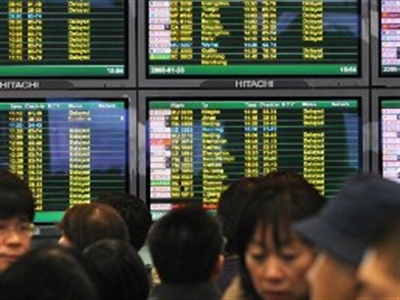Trung Quốc hủy hàng trăm chuyến bay bất thường