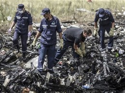 Quân đội Ukraine dội bom gần hiện trường MH17