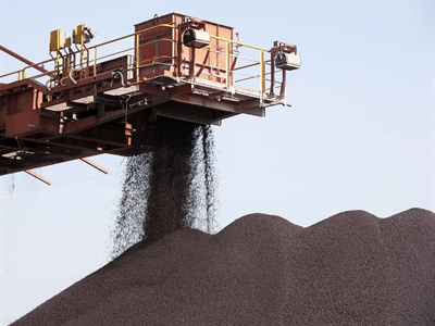Quặng sắt hoàn tất chuỗi tăng hàng tháng thứ 2 trong năm 2014