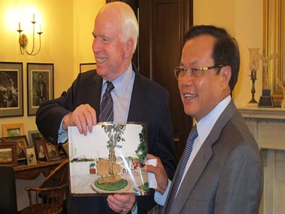Cuộc gặp đặc biệt Phạm Quang Nghị - John McCain