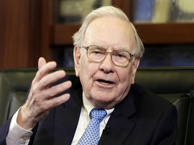 Giá cổ phiếu tập đoàn của Warren Buffett lần đầu tiên vượt cột mốc quan trọng