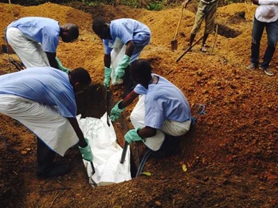 Tốc độ lây lan của dịch Ebola ở Tây Phi tăng gần gấp đôi