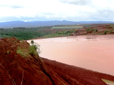 Tràn bùn đất đỏ tại mỏ bôxít nhôm Lâm Đồng