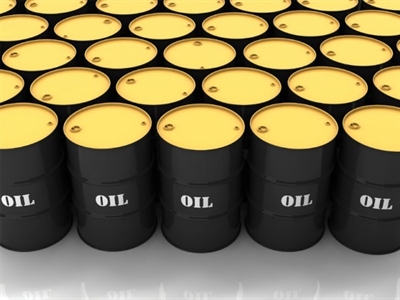 Giá dầu tiếp tục giảm do cung vượt cầu