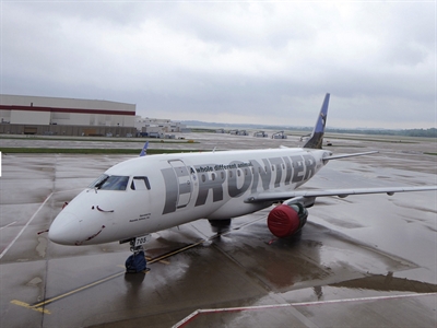 Mỹ khẩn cấp tìm 132 hành khách cùng chuyến bay với nữ y tá nhiễm Ebola