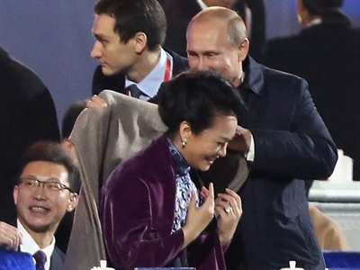 Trung Quốc kiểm duyệt tin ông Putin khoác áo cho phu nhân Tập Cận Bình