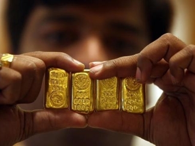 Thương nhân Ấn Độ được kêu gọi hạn chế bán vàng miếng và vàng xu