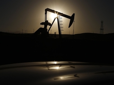 Giá dầu thấp nhất 5 năm do lo dư cung tiếp tục tăng