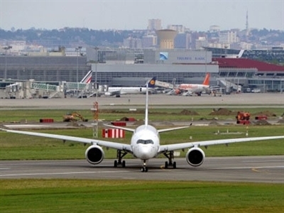 Pháp bán 49% cổ phần sân bay Toulouse cho Trung Quốc