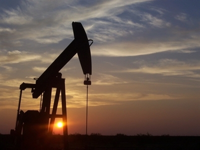 Giá dầu Brent lao xuống dưới 60 USD/thùng lần đầu tiên từ 2009