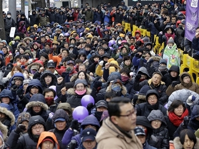 Hàn Quốc lần đầu tiên trong lịch sử cấm đảng chính trị