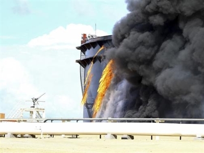 Cảng dầu lớn nhất Libya bị tấn công bằng tên lửa