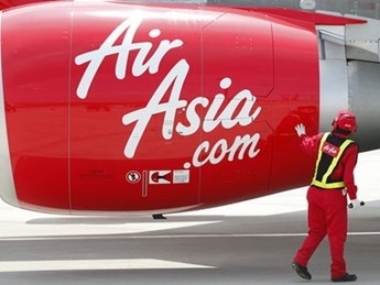 Máy bay AirAsia chết máy, phát tiếng nổ lớn tại sân bay Indonesia
