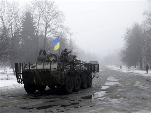 Ukraine tố bị quân đội Nga tấn công ở miền Đông