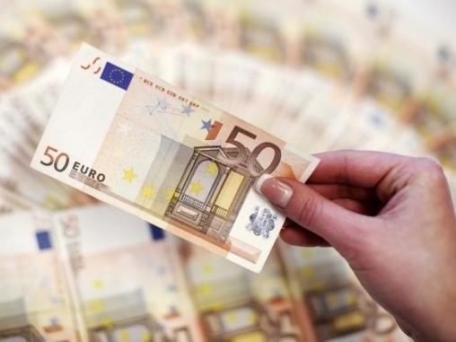 Euro bị bán tháo mạnh sau khi ECB công bố kế hoạch QE