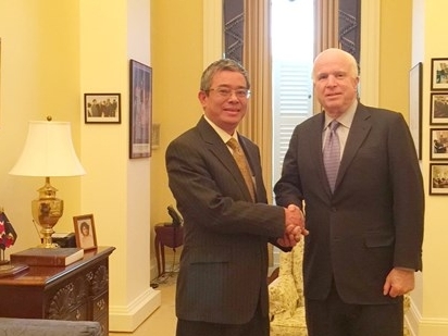Thượng nghị sỹ McCain bàn về Biển Đông và dỡ lệnh cấm vũ khí với Việt Nam