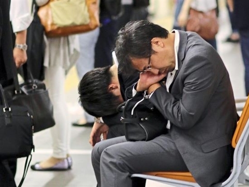 Nhật Bản báo động tình trạng làm việc cật lực đến chết