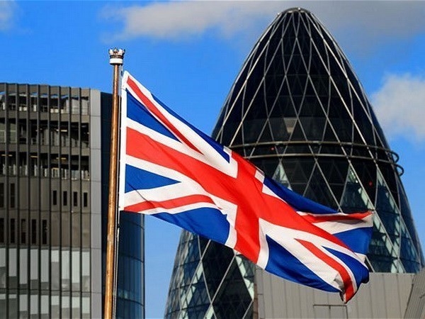 Chuyên gia Ngân hàng Anh: Tăng lãi suất sớm là việc 
