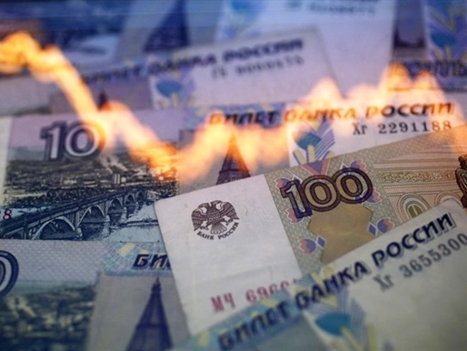 Rúp Nga bắt đáy 4 tháng do dầu thô mất giá