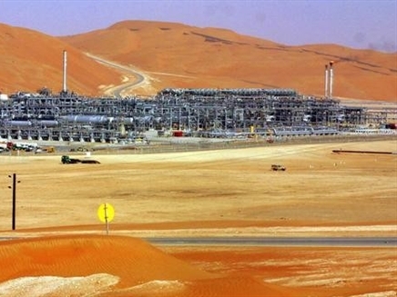 Arab Saudi bất ngờ tuyên bố giảm sản lượng dầu